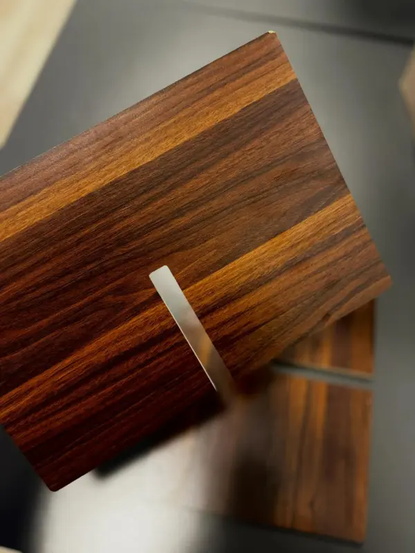 Koranholder med Kaaba-dør design