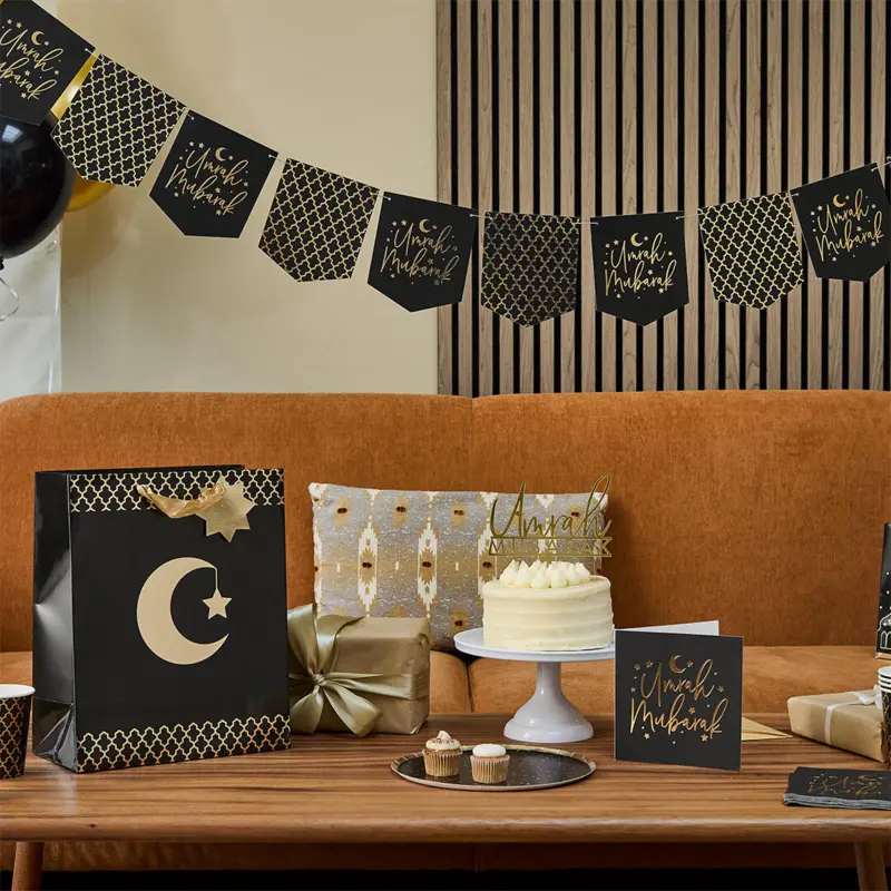 Umrah Mubarak Banner i guld og sort farve