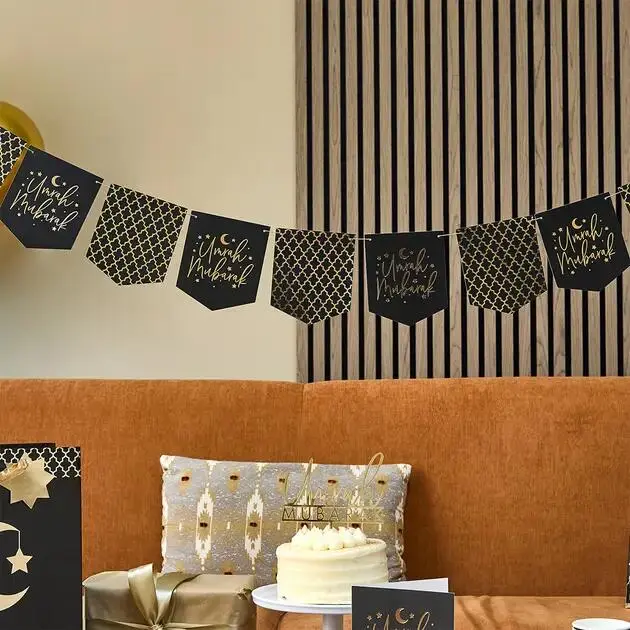 Umrah Mubarak Banner i guld og sort farve