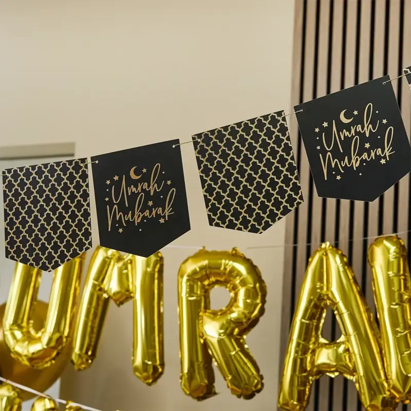 Umrah Mubarak Banner i guld og sort farve