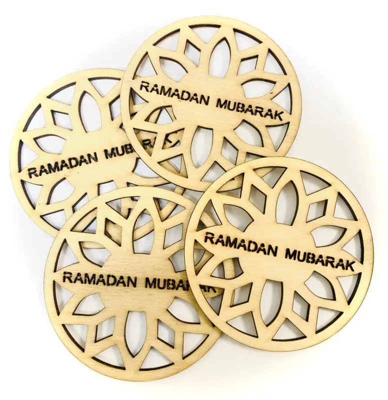 Ramadan Mubarak træpynt  i Ægte Træ (1 stk)