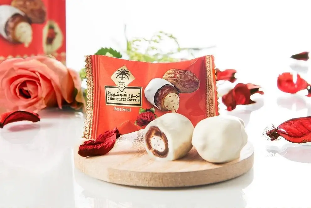 Vita chokladdad dadlar med rosfyllning 100g