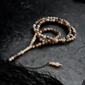 Håndlavet Tasbih med 99 Perler i Ægte Bøffelhorn (Begrænset antal)