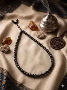 Sort/sølv  Plastic  tasbih med sølv design, 99 perler