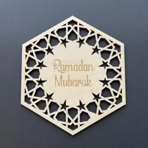 Ramadan Mubarak 6-kantet Pynt i Træ (Håndlavet)
