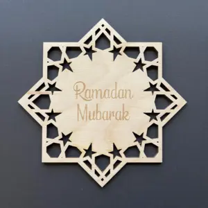 Ramadan Mubarak 8-kantet Pynt i Træ (Håndlavet)