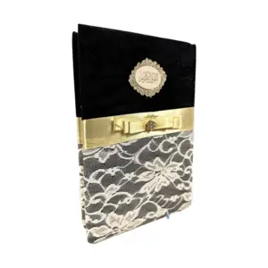 Dekorativ koran med blommor och rosetter (finns i flera färger)